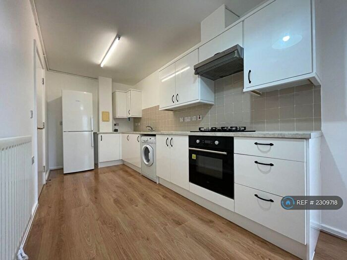 1 Bedroom Flat To Rent In Hearnshaw Street, London, E14