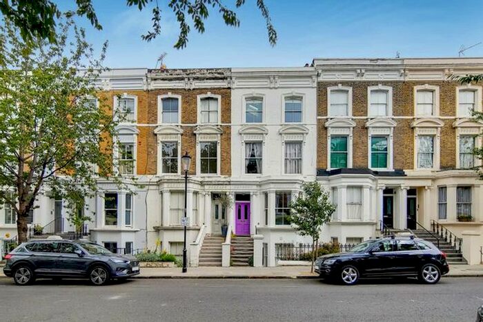 2 Bedroom Flat To Rent In Chesterton Road, Kensington, London, W10