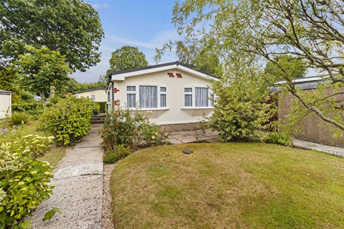 2 Bedroom Park Home For Sale In Fox Hollow, Deanland Wood Park, Golden Cross, Hailsham, BN27
