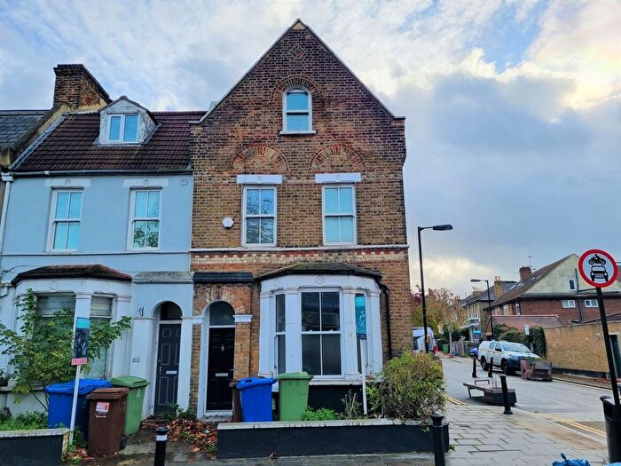 4 Bedroom Semi-Detached House To Rent In Grove Vale, London, SE22