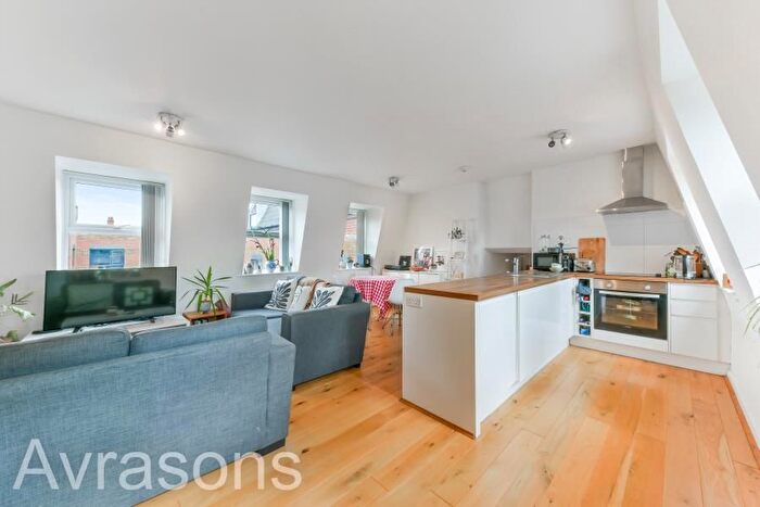 2 Bedroom Flat To Rent In Hackford Road, London, SW9