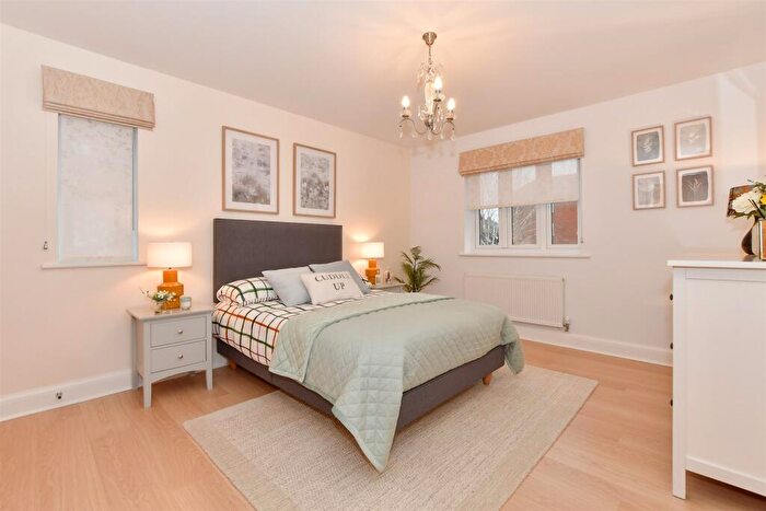 4 Bedroom Detached House For Sale In Emerald Walk, Kings Hill, West Malling, Kent, ME19