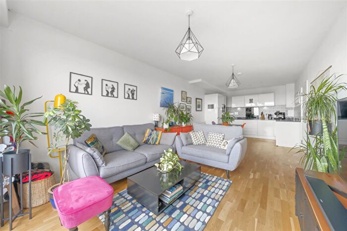 2 Bedroom Flat For Sale In Altitude Point, Hampden Road, Hornsey, N8