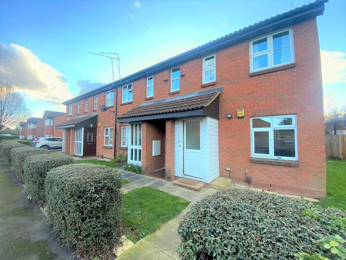 1 Bedroom Maisonette To Rent In Clarkes Drive, Uxbridge, UB8