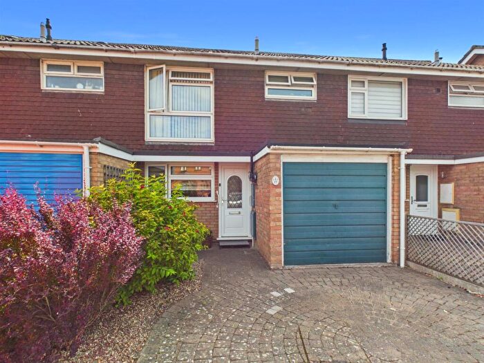 3 Bedroom Terraced House For Sale In Riverside Way, Hanham, Bristol, BS15