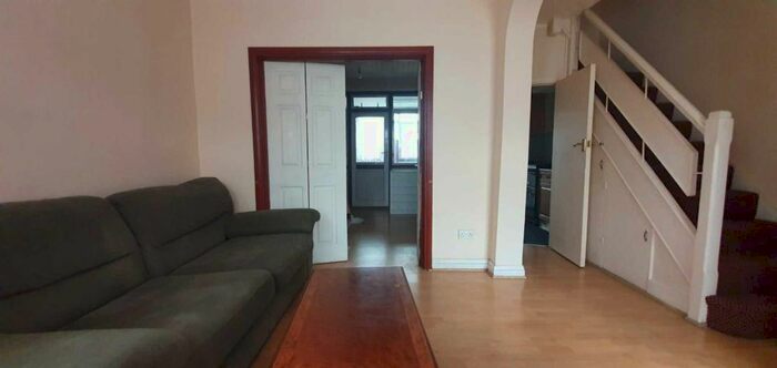 4 Bedroom Terraced House To Rent In Laburnum Grove, Southall UB1