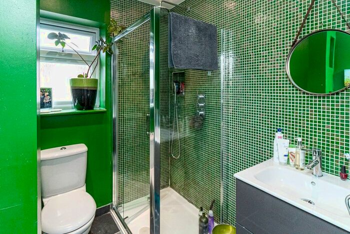 5 Bedroom Detached House For Sale In Edgwarebury Lane, Edgware, HA8