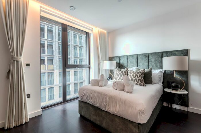 2 Bedroom Flat To Rent In Charles Clowes Walk, London, SW11