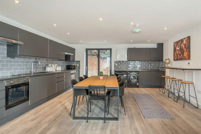 12 Bedroom Terraced House To Rent In Derby Road, Canning Circus, NG7