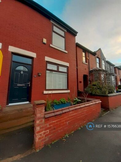 2 Bedroom End Of Terrace House To Rent In Milton Road, Manchester, M25