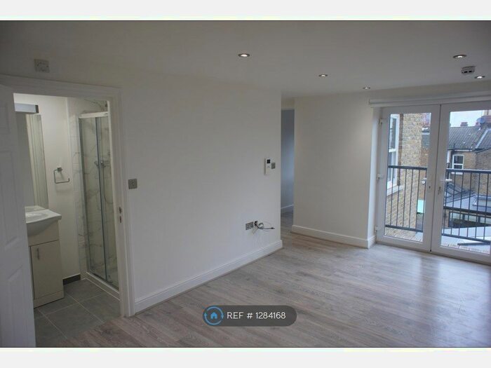 Studio To Rent In East Dulwich Road, London SE22