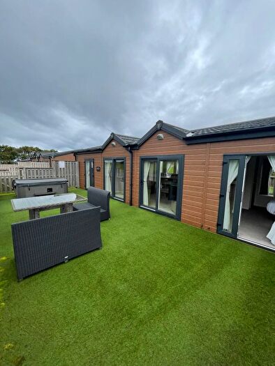 2 Bedroom Mobile/park Home For Sale In Holms Farm Road, Dalrymple, Ayr, KA6