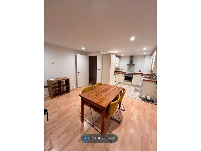 2 Bedroom Flat To Rent In Apollo Building, London, E14
