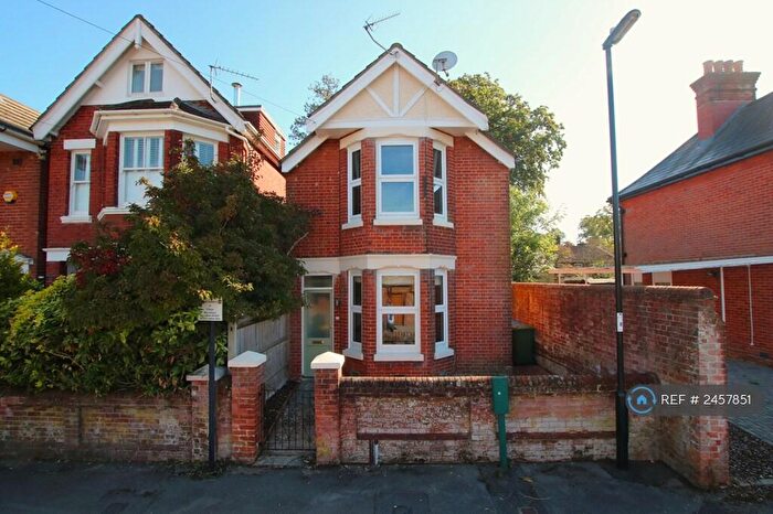 3 Bedroom Detached House To Rent In Heatherdeane Road, Southampton, SO17