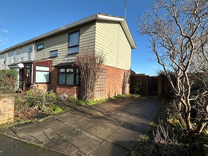 3 Bedroom Semi-Detached House To Rent In Sheffield, S8