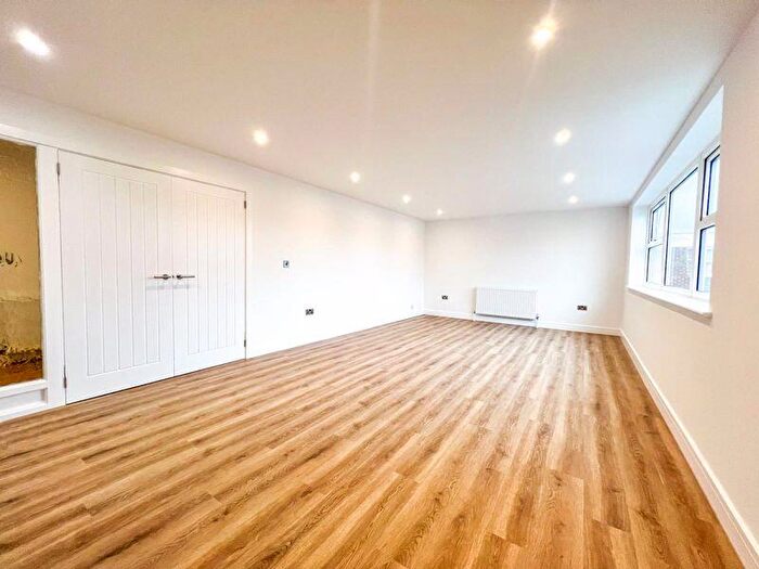 1 Bedroom Flat To Rent In Hutton Road, Shenfield, CM15