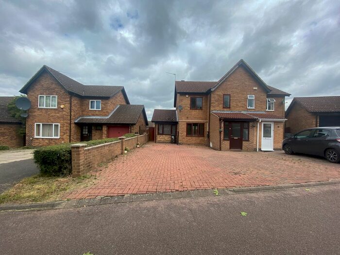 4 Bedroom Semi-Detached House To Rent In Willow Tree Close, Leicester, LE5