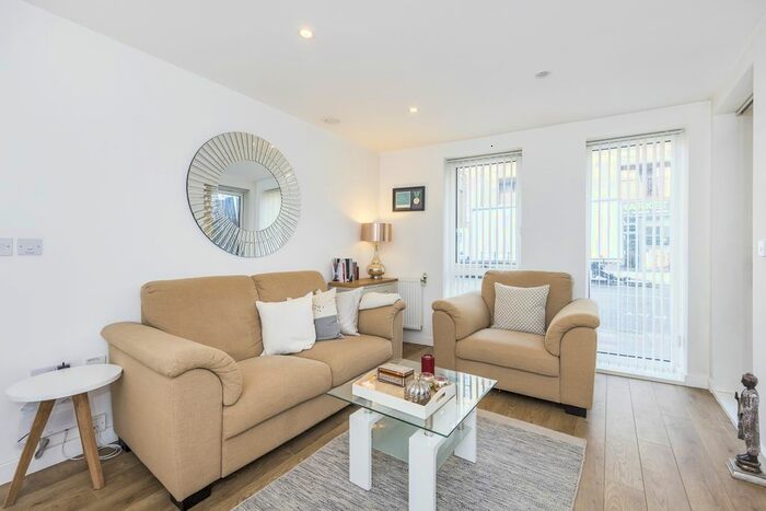 2 Bedroom Flat To Rent In Greenwich High Road, London, SE10