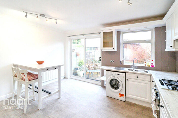 2 Bedroom End Of Terrace House To Rent In Ivy Close, Dartford, DA1