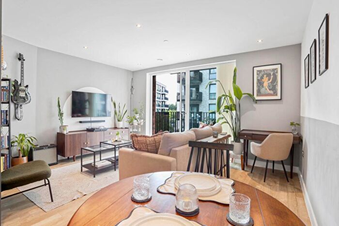 1 Bedroom Apartment For Sale In Rookwood Way, Fish Island, E3