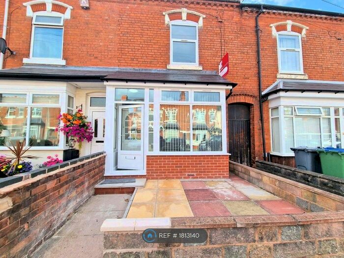 4 Bedroom Semi-Detached House To Rent In Milcote Road, Smethwick, B67