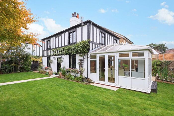 3 Bedroom Detached House For Sale In High Road, Byfleet, West Byfleet, KT14