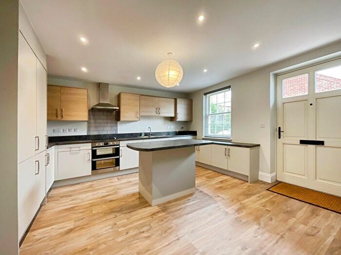3 Bedroom Link Detached House To Rent In School Yard, Doddington, LN6