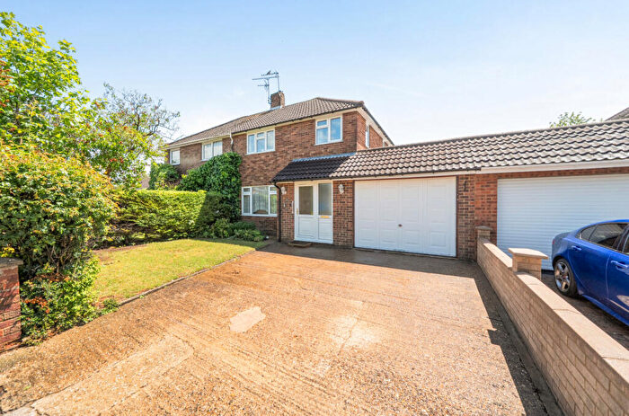3 Bedroom Semi-Detached House For Sale In Katherine Drive, Dunstable, Bedfordshire, LU5