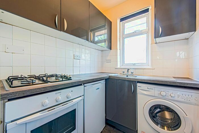 2 Bedroom Flat To Rent In Valley Gardens, Colliers Wood, SW19