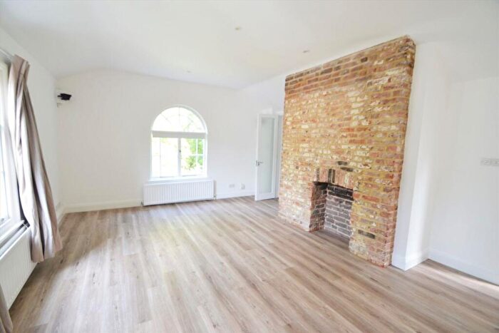 3 Bedroom Flat To Rent In South End Road, London, NW3
