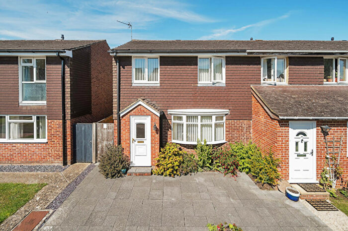3 Bedroom Semi-Detached House To Rent In Tadcroft Walk, Calcot, Reading, Berkshire, RG31