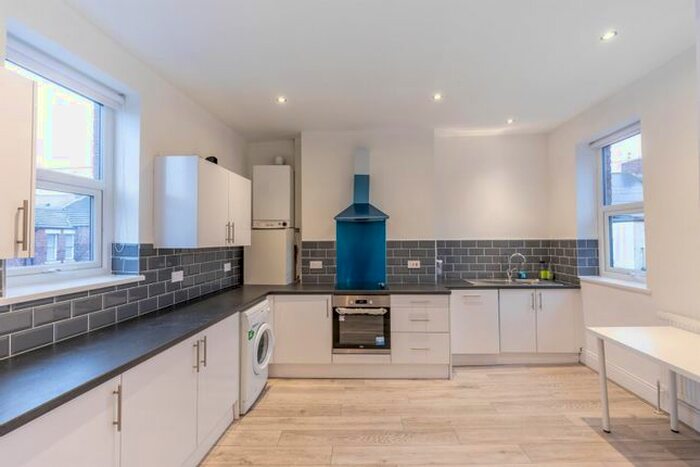 4 Bedroom Maisonette To Rent In Meldon Terrace, Heaton, Newcastle Upon Tyne NE6