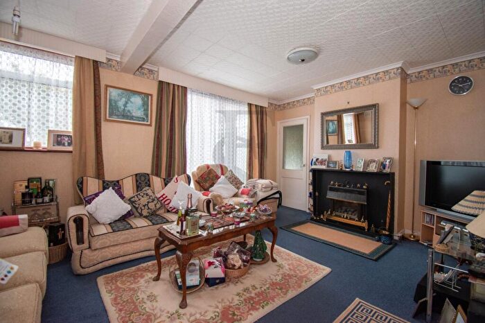 3 Bedroom Detached House For Sale In Fairfax Road, Leicester, LE4