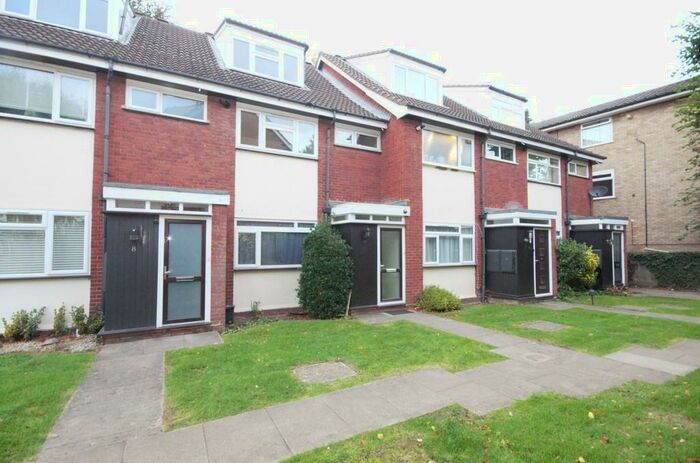 2 Bedroom Maisonette To Rent In Cherrycroft Gardens, Westfield Park, Pinner, HA5