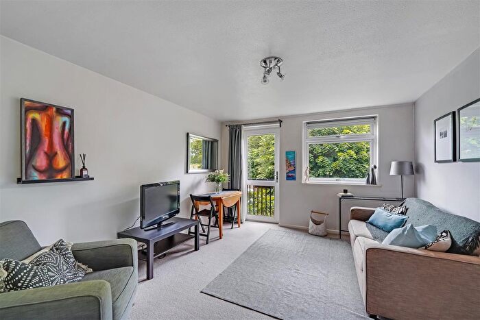 1 Bedroom Flat To Rent In Harrowdene Gardens, Teddington, TW11