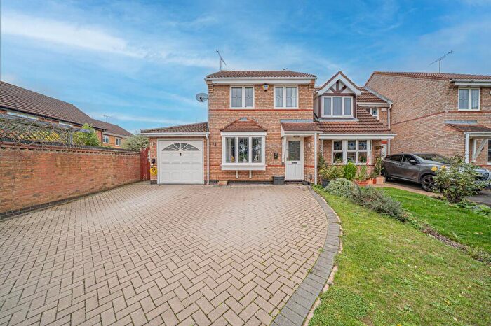 3 Bedroom End Of Terrace House For Sale In Greenfield Avenue, Balsall Common, CV7