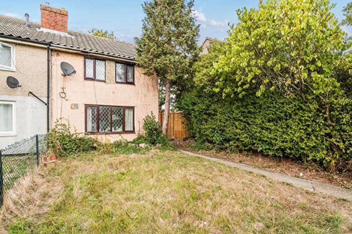 3 Bedroom Semi-Detached House For Sale In Aylesbury, Buckinghamshire, HP19