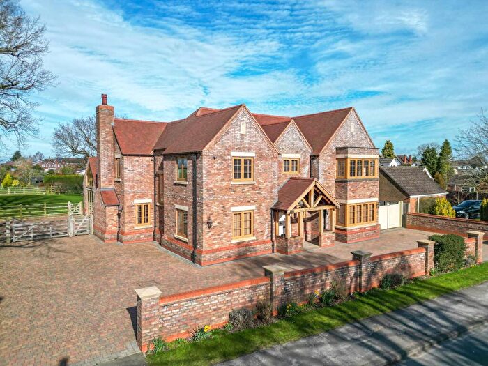 4 Bedroom Detached House For Sale In Weston Lane, Bulkington, CV12