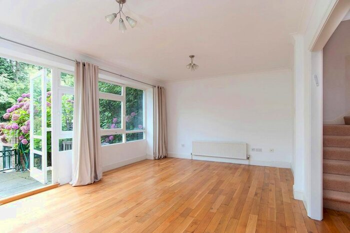 5 Bedroom Semi-Detached House To Rent In Queensmead, St. John's Wood Park, NW8