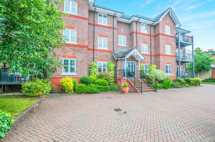 2 Bedroom Apartment To Rent In Ray Park Avenue, SL6