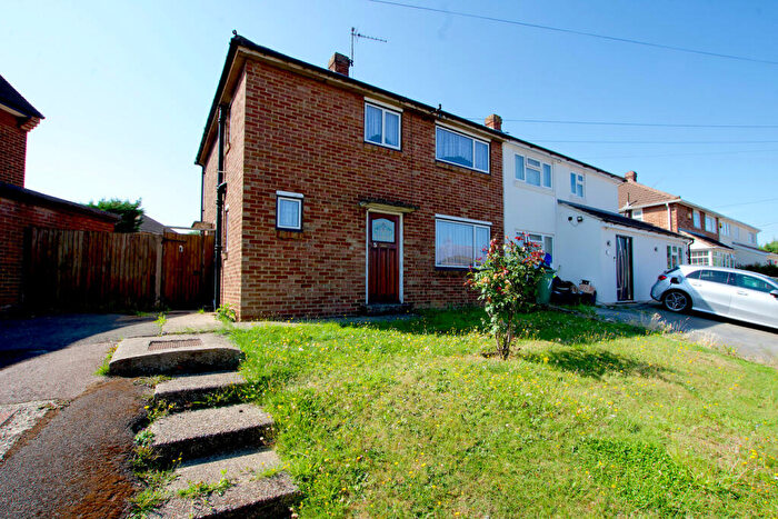 3 Bedroom Semi-Detached House For Sale In Gravelwood Close, Chislehurst, BR7