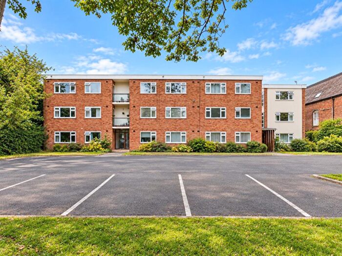 2 Bedroom Flat To Rent In Upper Holly Walk, Leamington Spa, CV32