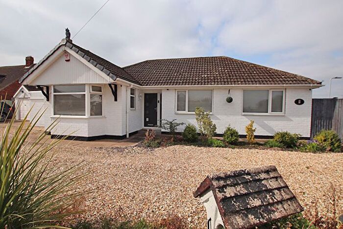 3 Bedroom Detached Bungalow For Sale In Holton Mount, Holton-Le-Clay, Grimsby, DN36
