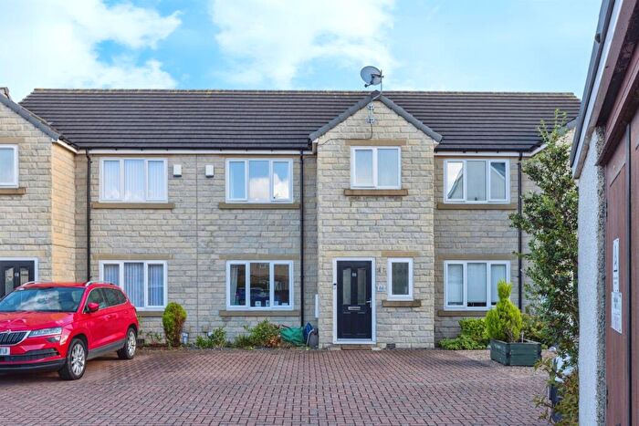 3 Bedroom Semi-Detached House For Sale In Green Lane, Wyke, Bradford, BD12