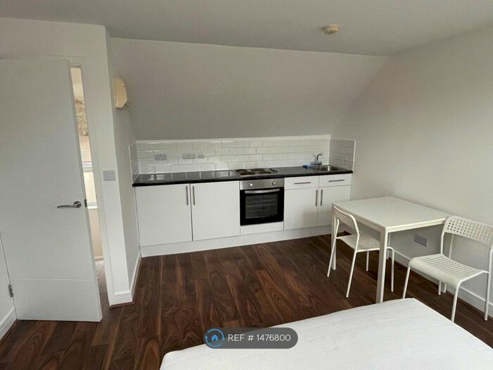 Studio To Rent In Boston Park Road, London, TW8