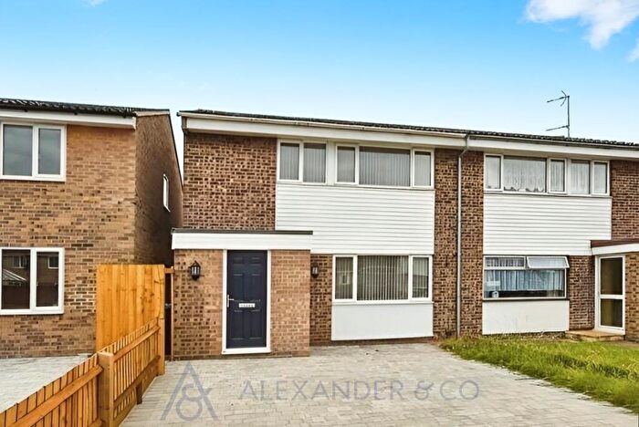 4 Bedroom Semi-Detached House To Rent In Lysander Close, OX26