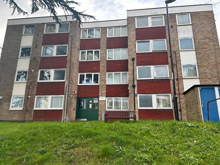 2 Bedroom Flat To Rent In Bramley Hill, South Croydon, CR2