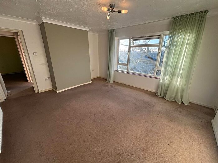 2 Bedroom Flat For Sale In Dickens Avenue, Corsham, SN13