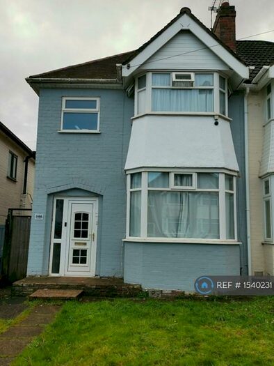 3 Bedroom Semi-Detached House To Rent In Farren Road, Birmingham, B31