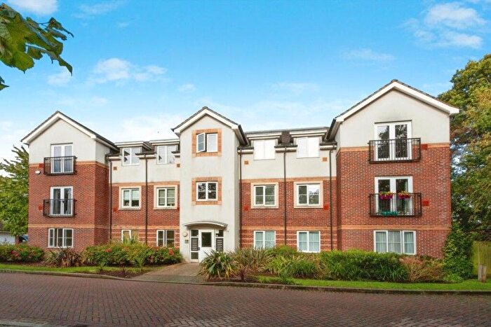 2 Bedroom Flat To Rent In Kingswood Close, Camberley, GU15